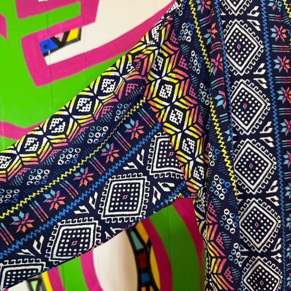 Tribal, V-Neck and Back, Silky Polyester Tribal Print Blouse. Size XL. - Picture 2 of 4